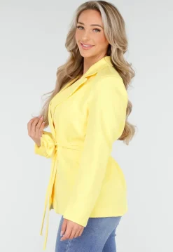 Gele Blazer met Ceintuur en Bloemdetail in Taille