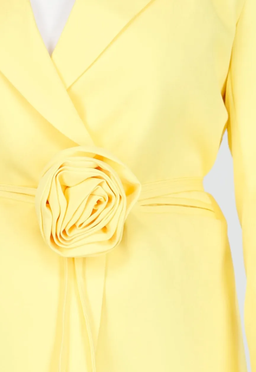 Gele Blazer met Ceintuur en Bloemdetail in Taille