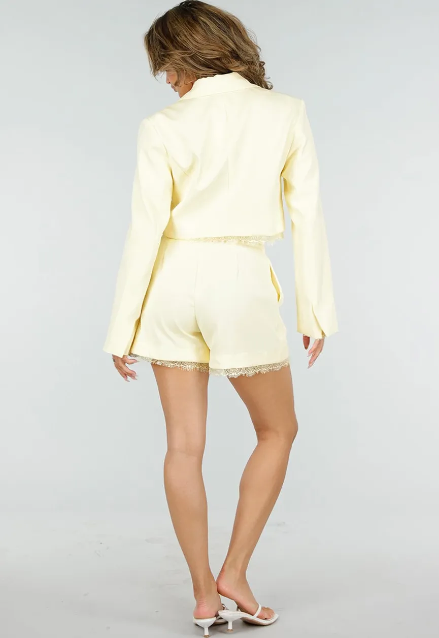 Gele Cropped Blazer met Kant en Lange Mouwen