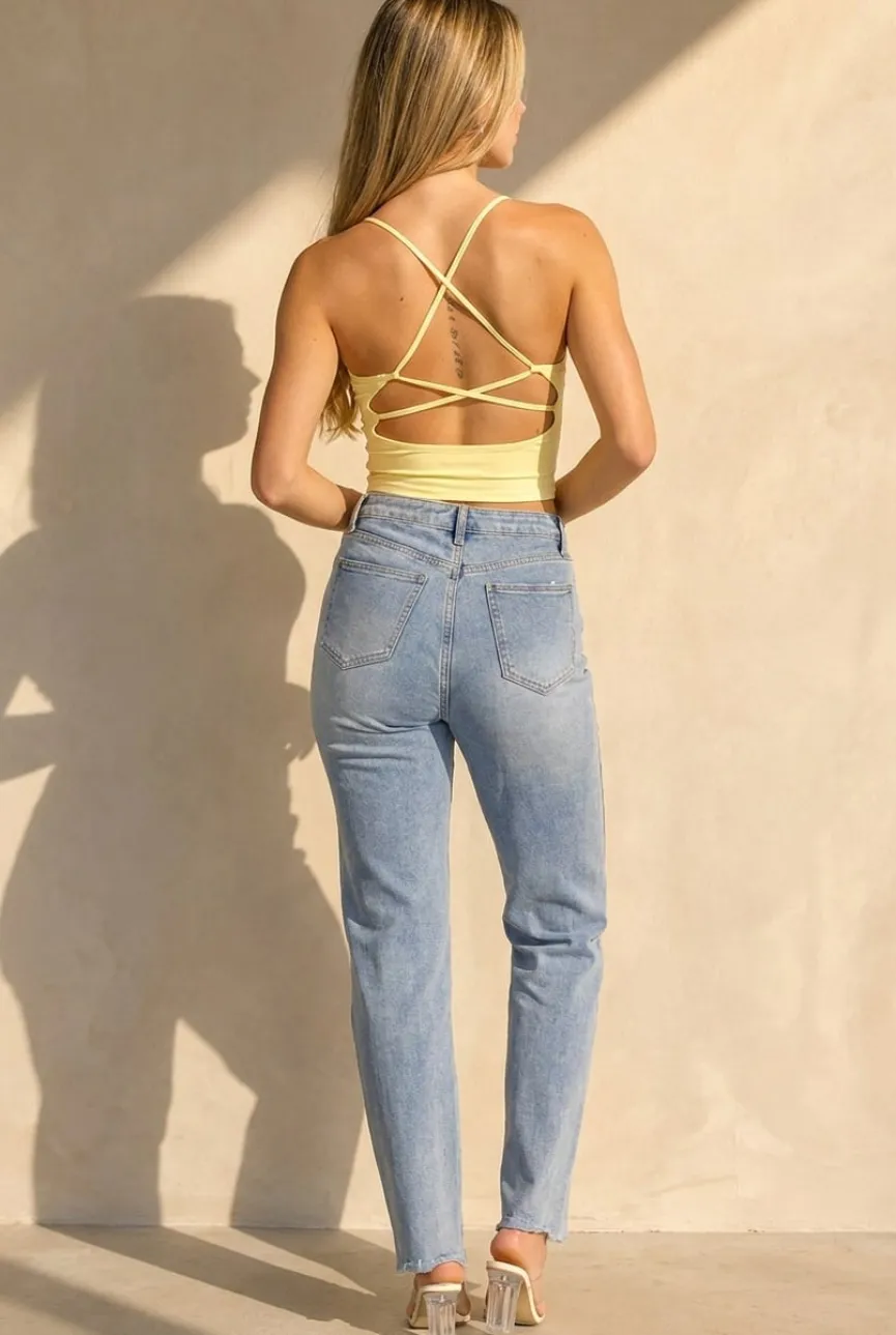 Gele Crop Top met Pads en Gekruiste Bandjes