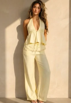 Gele Halter Top en Wide Leg Broek Set