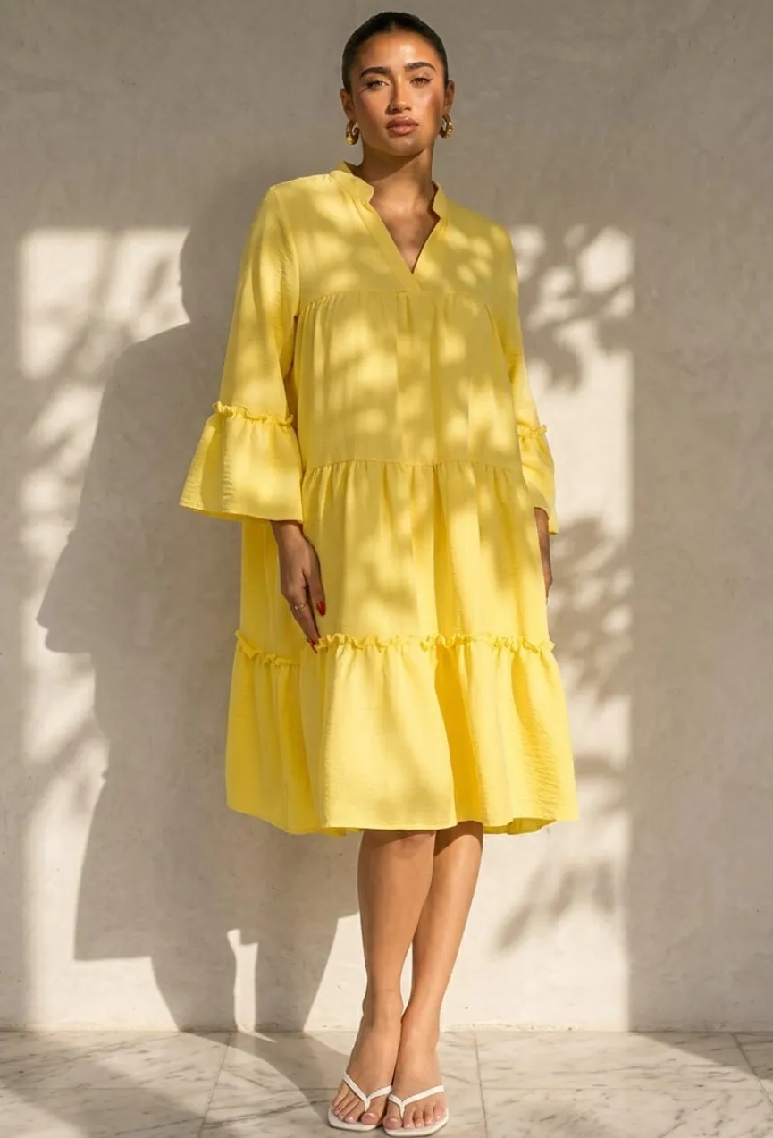 Gele Midi Jurk met V-hals en Ruffle Details