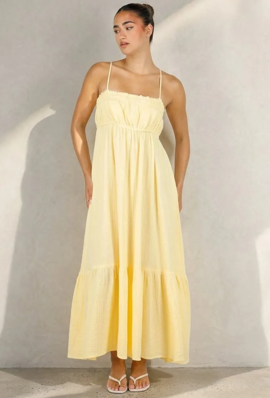 Gele Mousseline Maxi Jurk met Spaghettibandjes en Smokdetail
