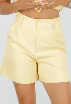 Gele Mouwloze Blazer Set met Ceintuur en Shorts