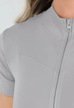 Getailleerde Grijze Stretch Sport Jumpsuit met Korte Mouwen en Ritssluiting