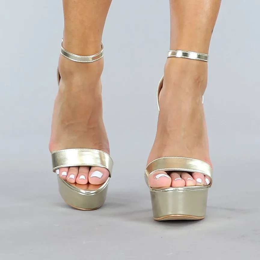 Gouden Sandaletten met Plateau en Hoge Stiletto Hak