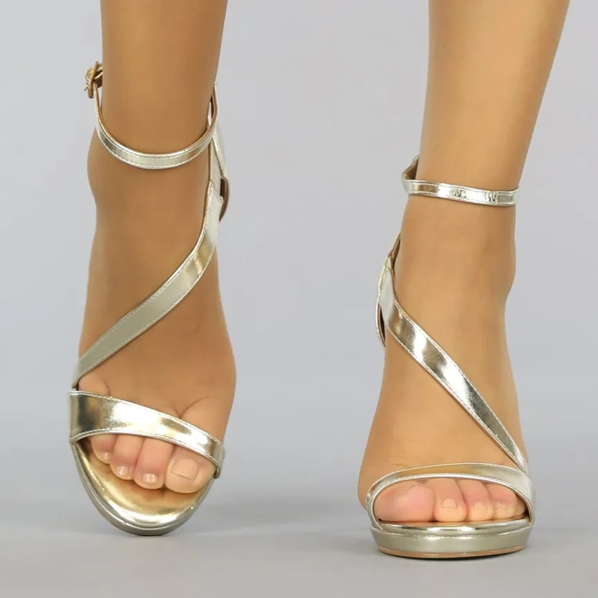 Gouden Stiletto Sandaletten met Schuine Bandjes
