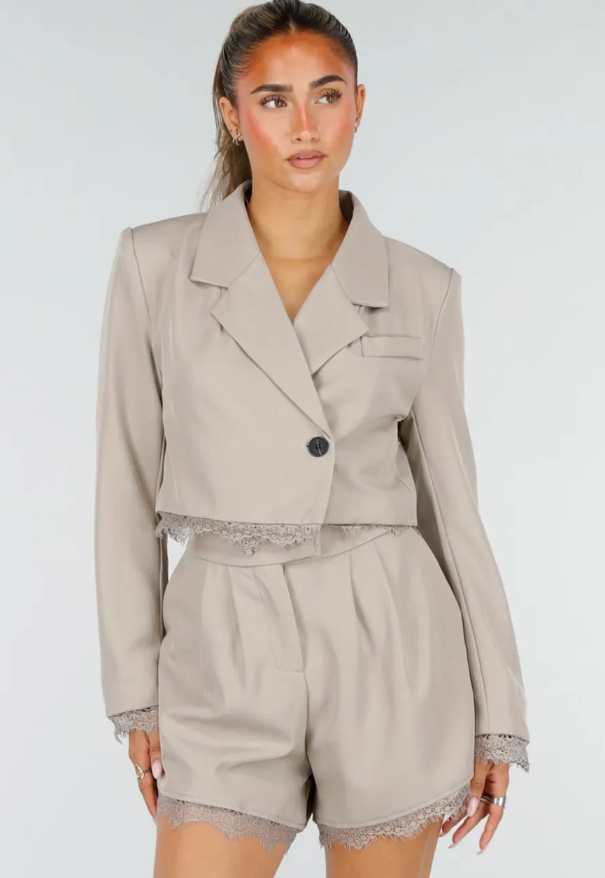 Grijze Blazer en Short Set met Kanten Afwerking