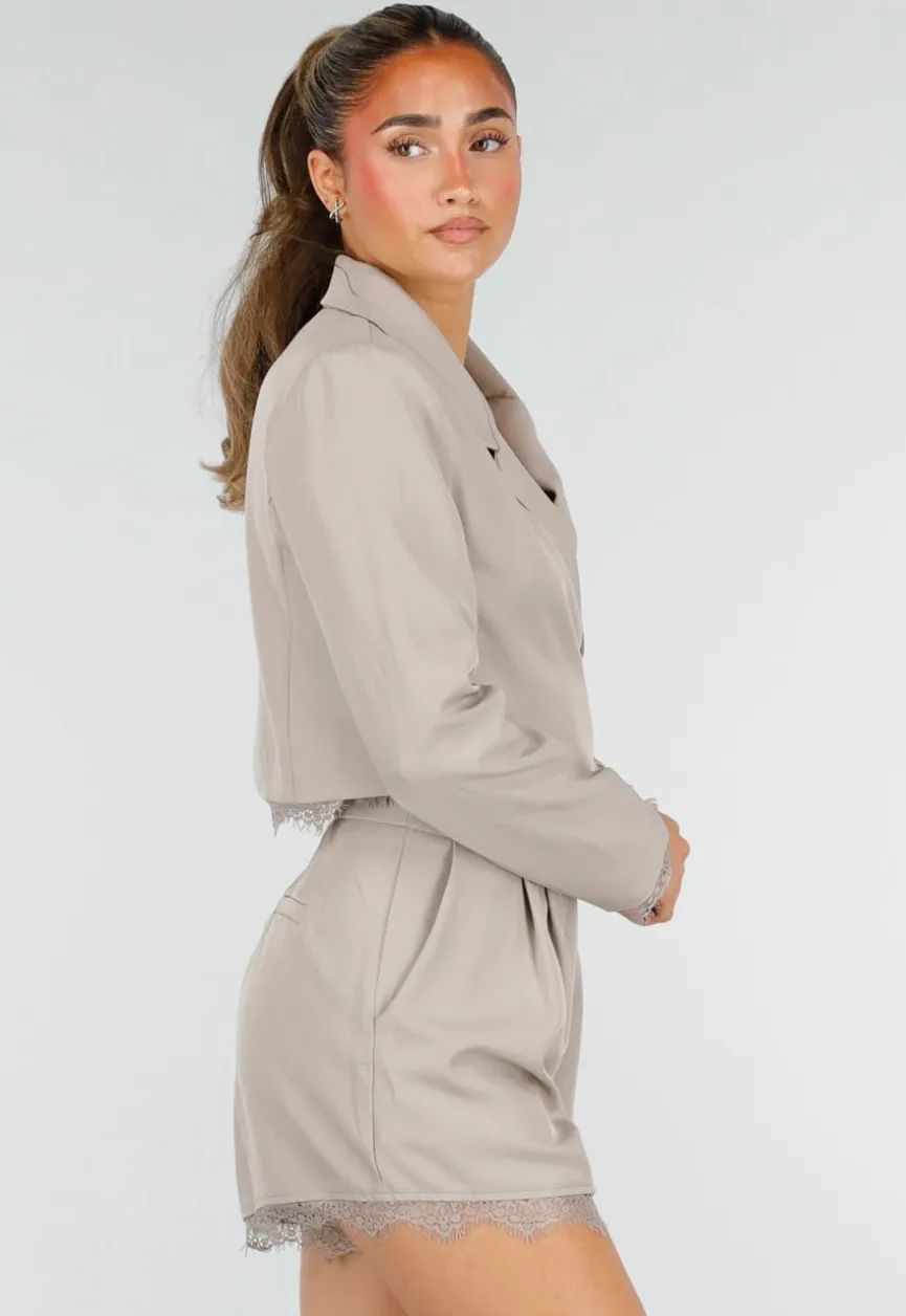Grijze Blazer en Short Set met Kanten Afwerking