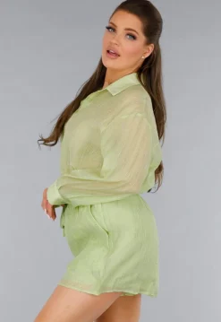 Groene Tweedelige Set met Doorschijnende Blouse en Elastische Short