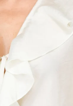 Ivoorkleurige Top met Ruffles en Short