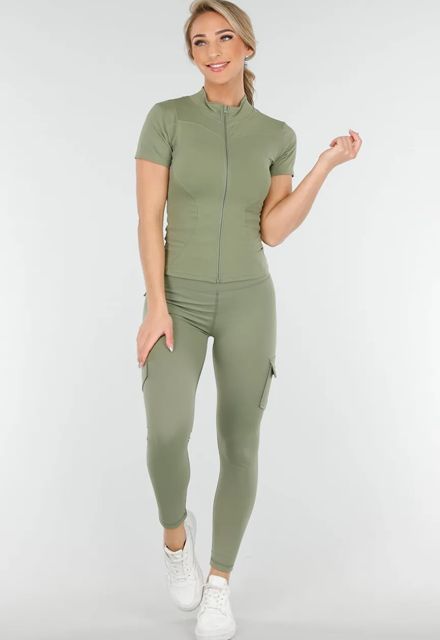 Khaki Sportset met Cargo Zakken, Ritsjack en High-Waisted Legging
