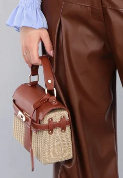 Kleine Raffia Handtas met Bruine Lederlook Afwerking