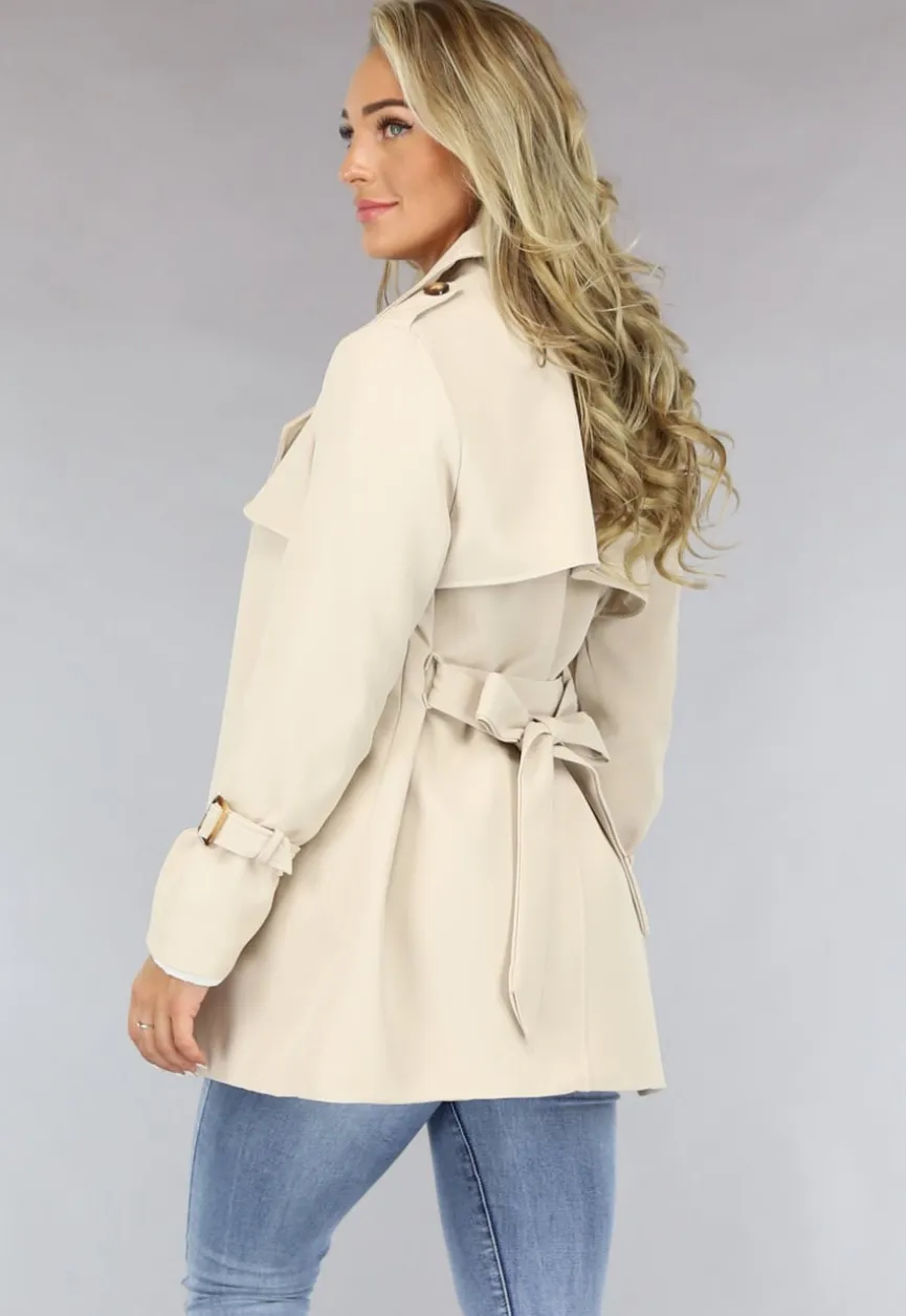 Korte Beige Jas met Tailleband en Knoopsluiting