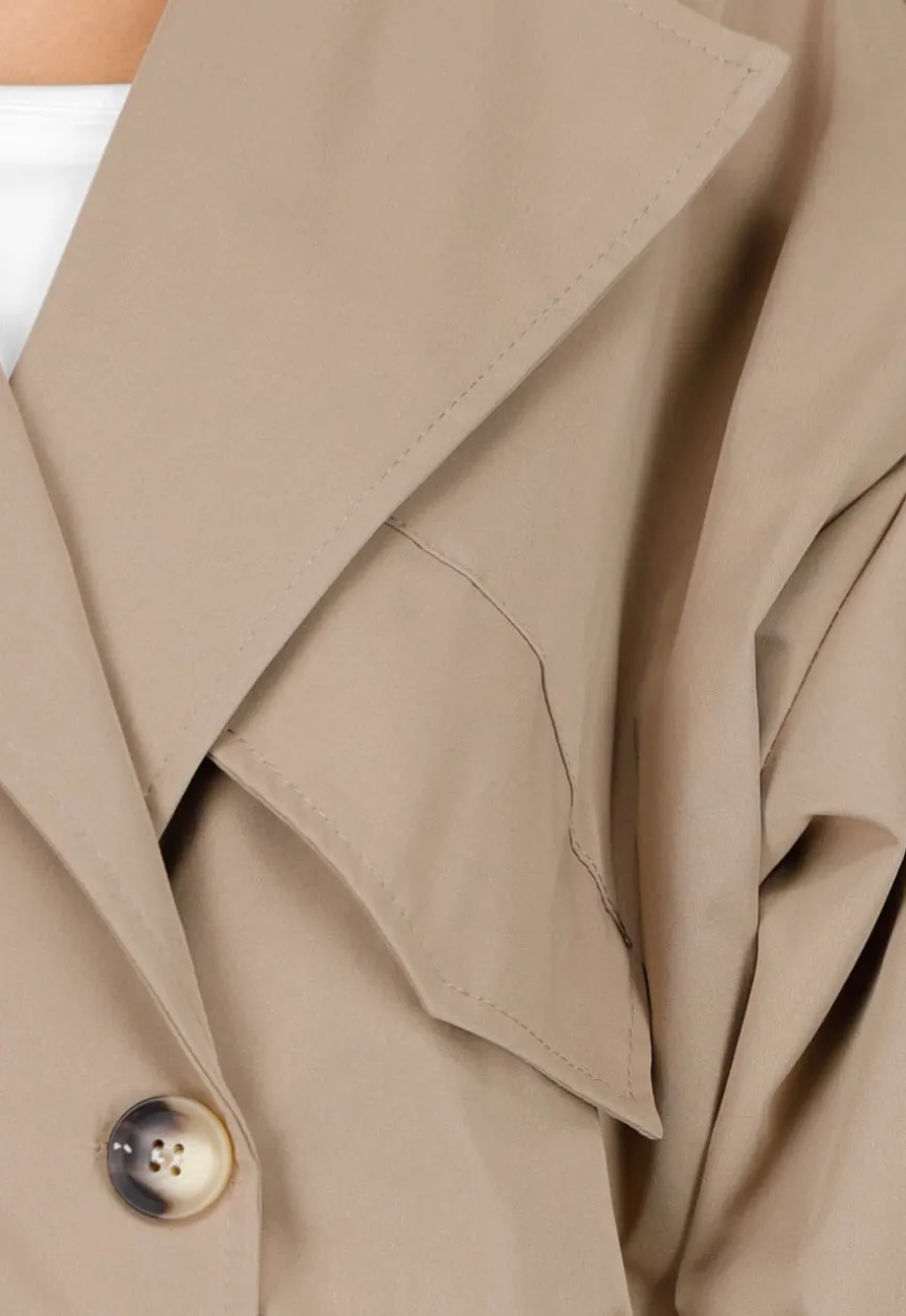 Korte Trench Coat in Camel met Pofmouwen en Knopen