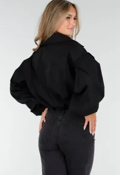 Korte Trench Coat in Zwart met Pofmouwen en Knopen