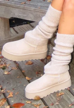 Lage Beige Suèdelook Winterlaarsjes met Bont en Plateau Zool