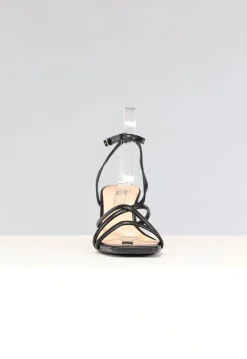 Lage Strappy Sandaletten in Zwart