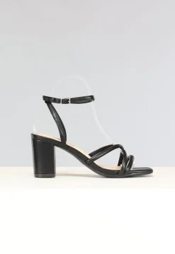 Lage Strappy Sandaletten in Zwart