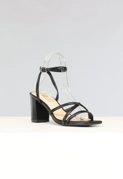 Lage Strappy Sandaletten in Zwart