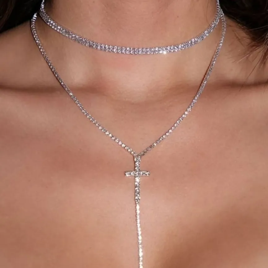Lange Zilveren Strass ketting met Kruis Detail