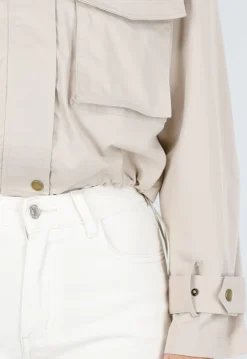 Licht Beige Cropped Jas met Grote Borstzakken en Epauletten