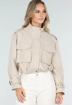 Licht Beige Cropped Jas met Grote Borstzakken en Epauletten
