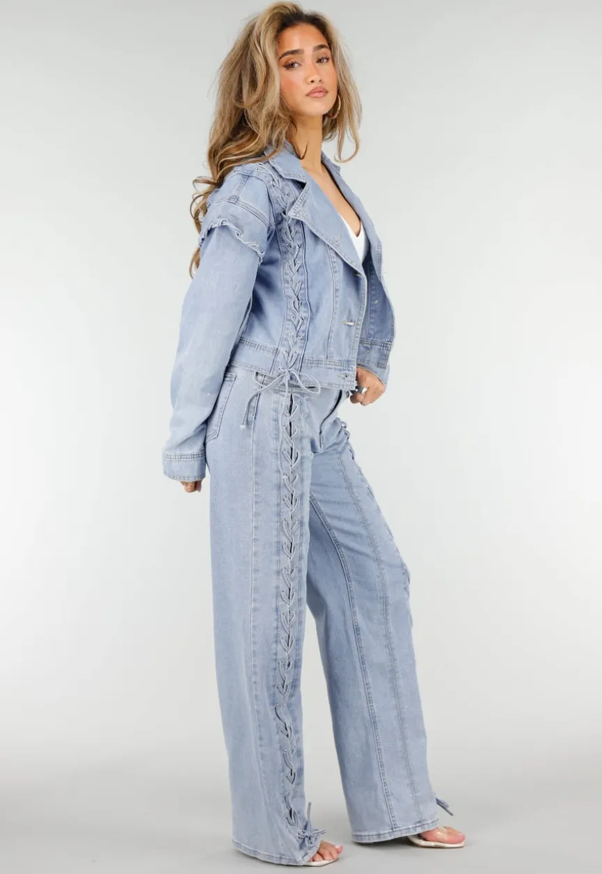 Lichtblauw Denim Jasje met Veterdetails en Ruffle Schouders