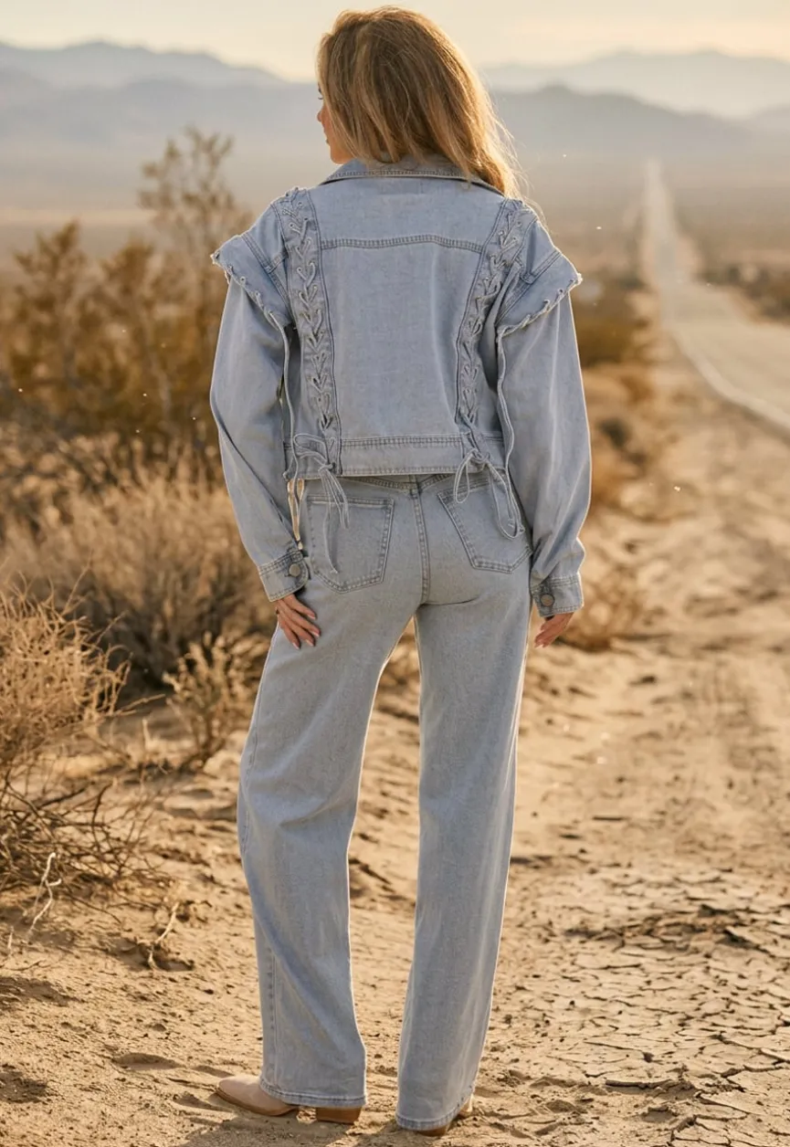 Lichtblauw Denim Jasje met Veterdetails en Ruffle Schouders