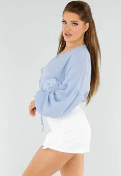Lichtblauwe Blouse met Hartzakken en Broderie in Linnenlook