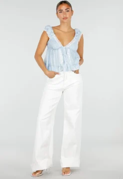 Lichtblauwe Blouse met Kant, Ruches en Knoopsluiting
