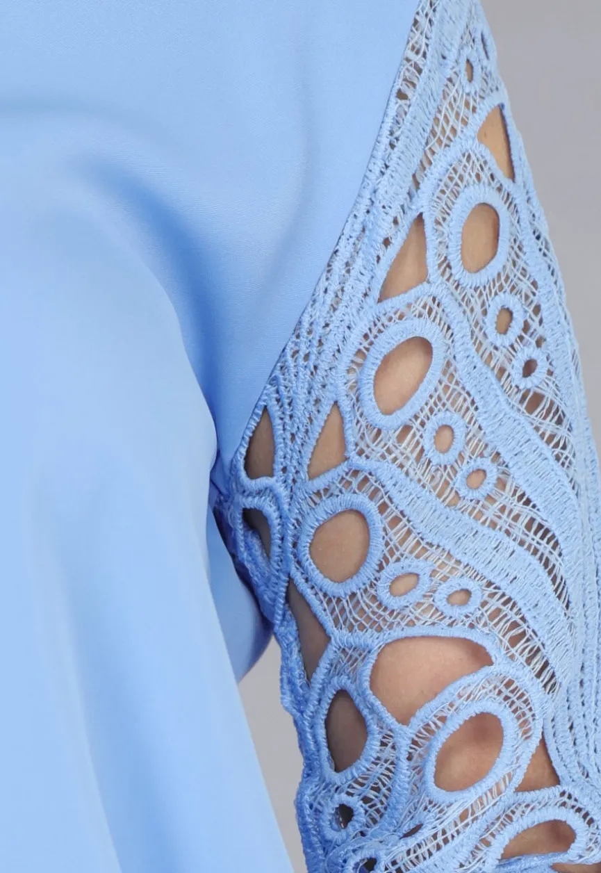 Lichtblauwe Blouse met See-Through Crochet Mouwen
