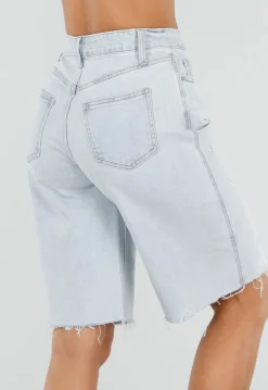 Lichtblauwe Denim Bermuda Short met Bloemenborduursel en Rechte Pijpen
