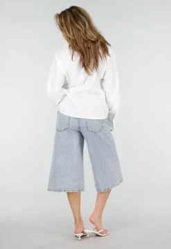 Lichtblauwe Denim Bermuda Shorts met Studs en Rechte Pijpen