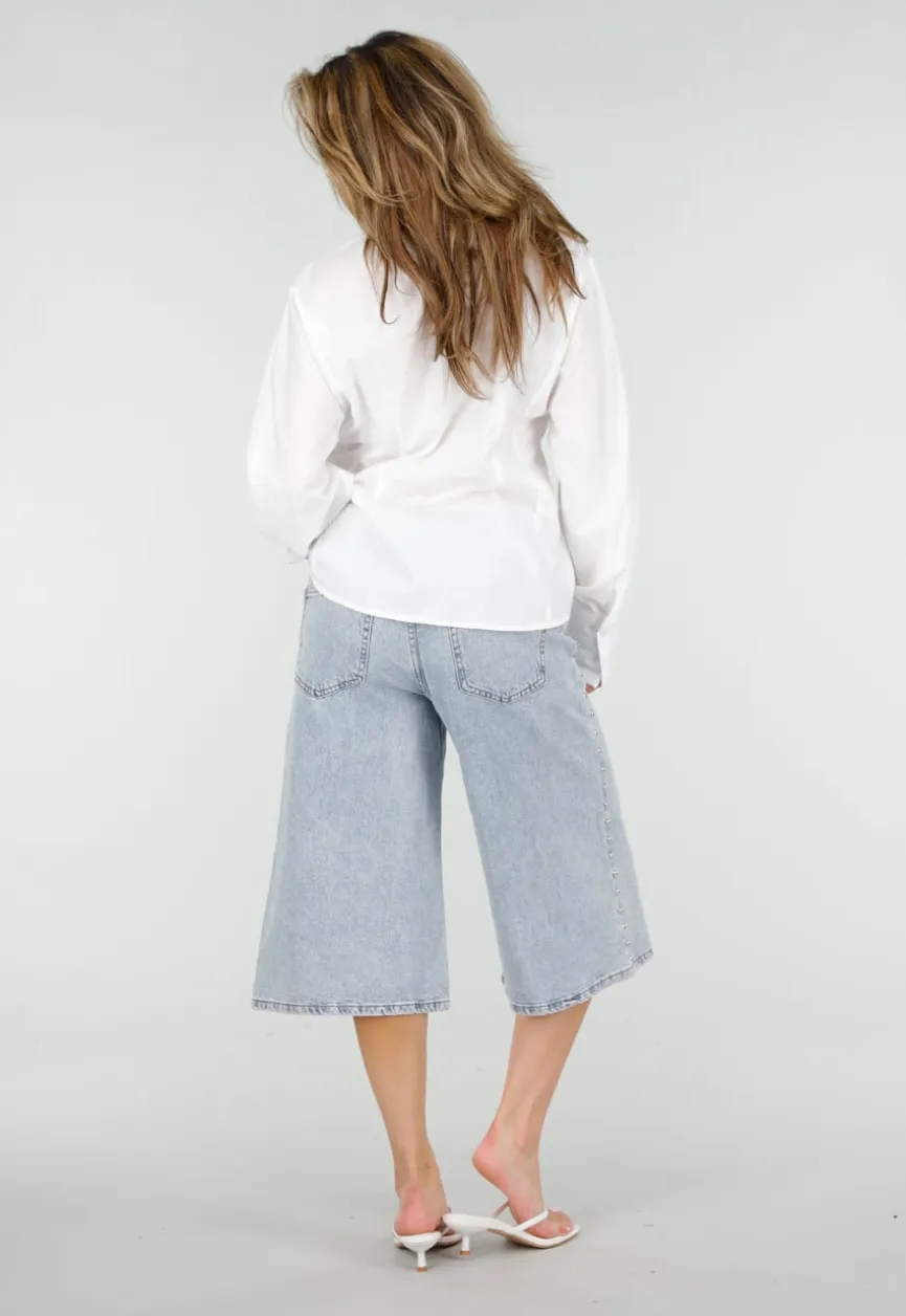 Lichtblauwe Denim Bermuda Shorts met Studs en Rechte Pijpen
