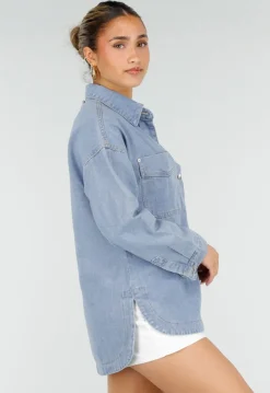 Lichtblauwe Denim Blouse met Lange Mouwen en Borstzakken