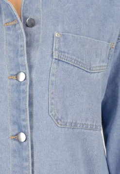 Lichtblauwe Denim Blouse met Lange Mouwen en Borstzakken