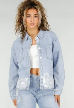 Lichtblauwe Denim Blouse met Kant en Knopen