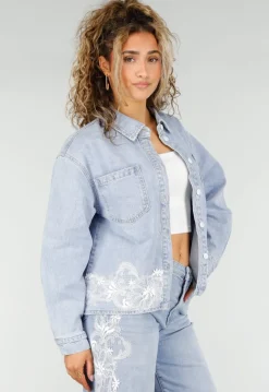 Lichtblauwe Denim Blouse met Kant en Knopen
