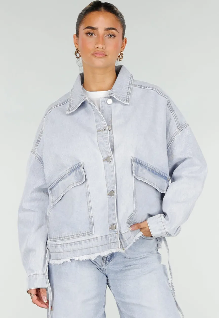Lichtblauwe Denim Jas met Klepzakken en Trekkoorden