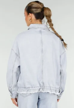 Lichtblauwe Denim Jas met Klepzakken en Trekkoorden