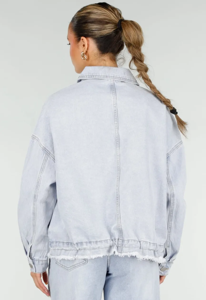Lichtblauwe Denim Jas met Klepzakken en Trekkoorden