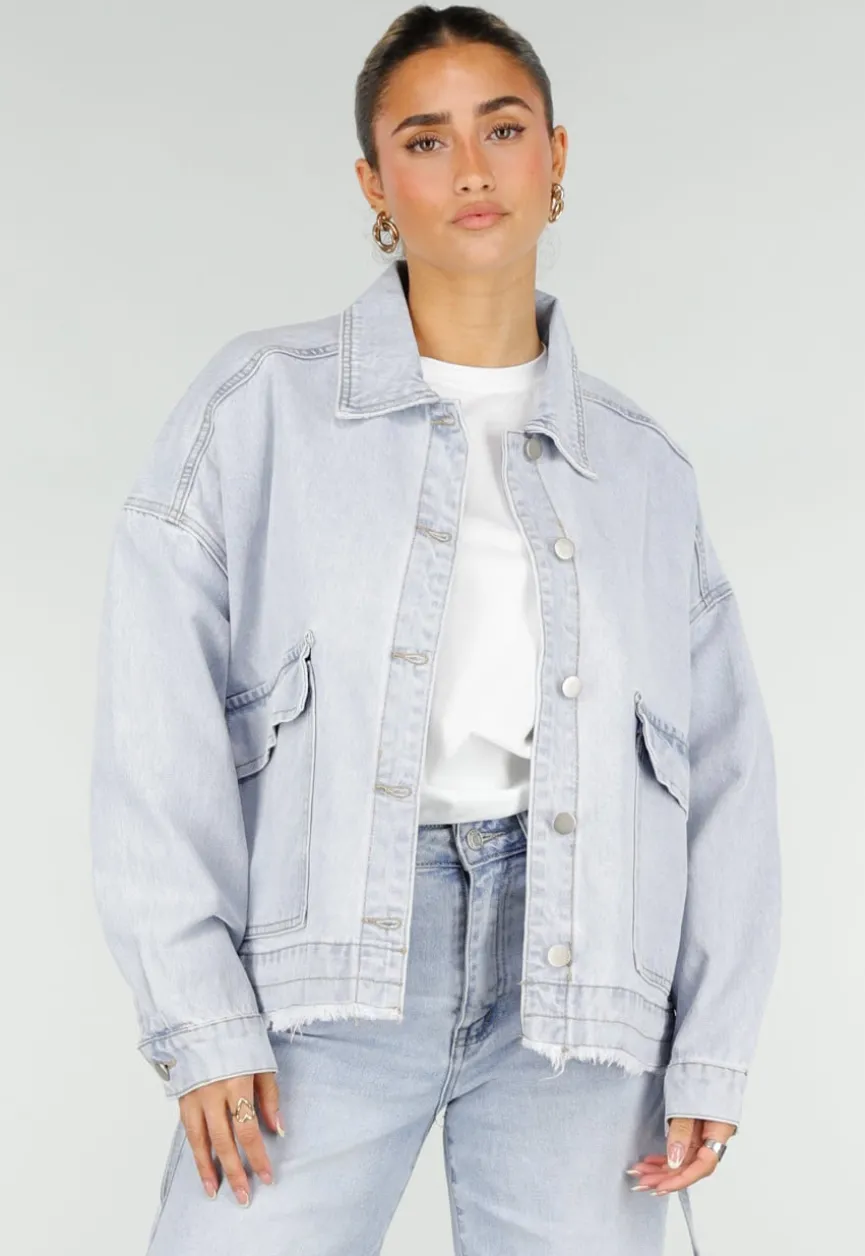 Lichtblauwe Denim Jas met Klepzakken en Trekkoorden