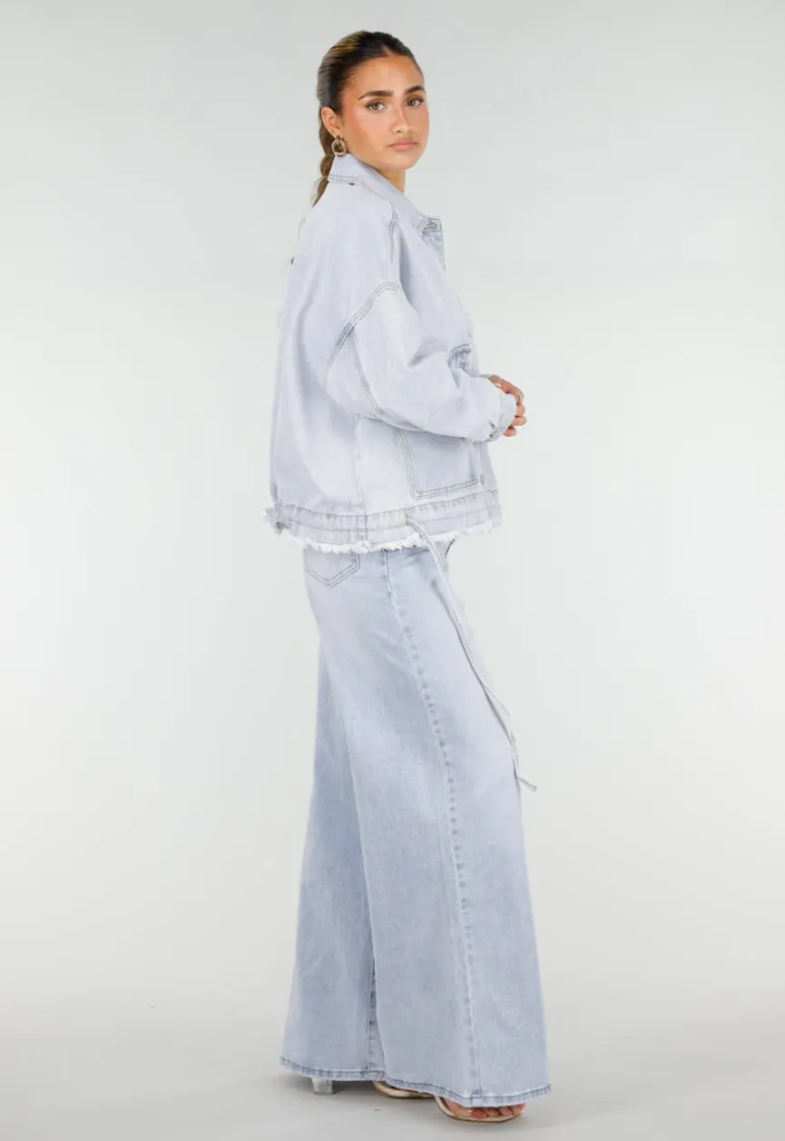 Lichtblauwe Denim Jas met Klepzakken en Trekkoorden
