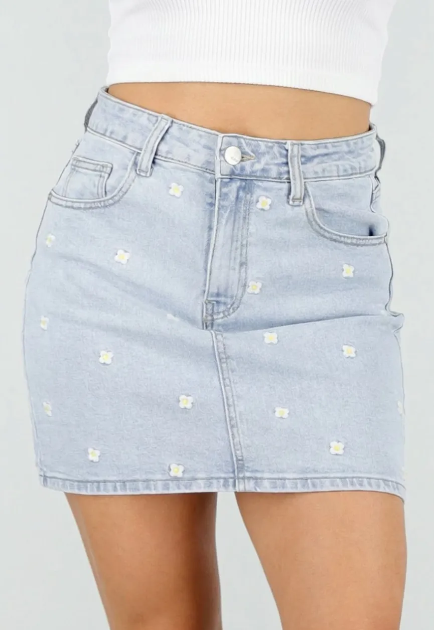 Lichtblauwe Denim Mini Rok met Geborduurde Bloemetjes