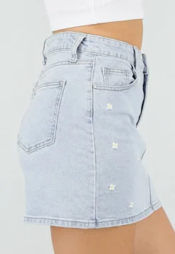 Lichtblauwe Denim Mini Rok met Geborduurde Bloemetjes