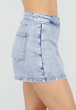 Lichtblauwe Denim Mini Skort met Overslag en Rij Knopen