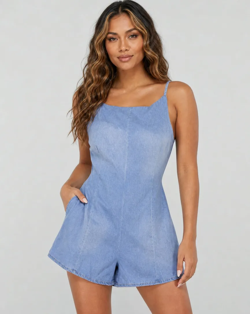 Lichtblauwe Denim Playsuit met Open Rug en Bandjes
