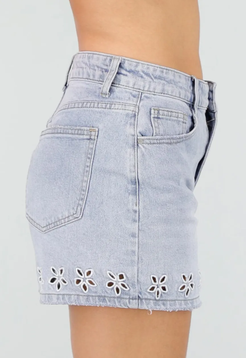 Lichtblauwe Denim Shorts met Geborduurde Bloemenzoom