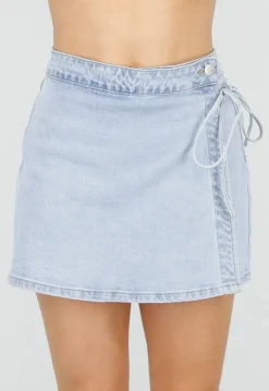 Lichtblauwe Denim Skort met Overslag, Striksluiting en Hoge Taille